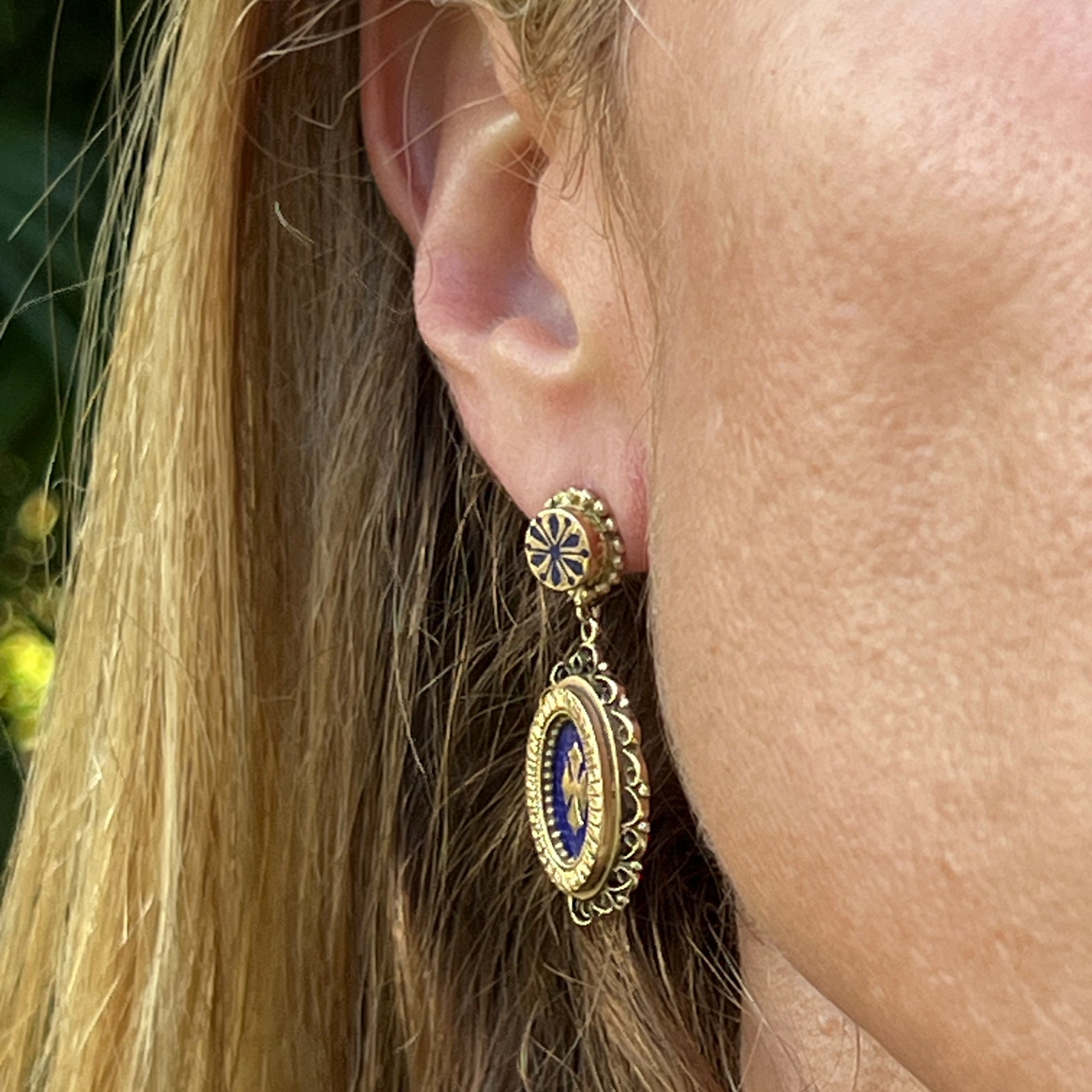 Vivianne 14k Yellow Gold Drop Earrings in White Diamond | Kendra Scott